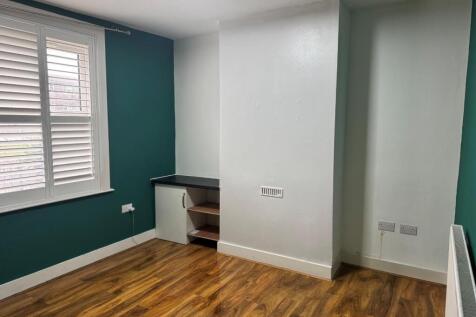 LIVING ROOM.jpg