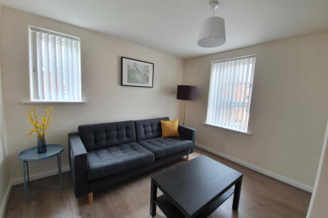 AVAILABLE FOR 2026/2027 ACADEMIC YEAR - NEAR WARW