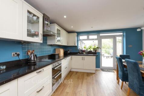 Kitchen/Dining Area