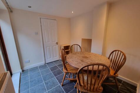16 Victoria Street, Leamington Spa photo 4