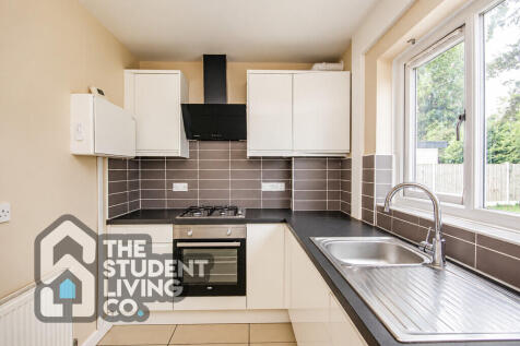 4-bed semi-detached on Middleton Boulevard, Wollaton, NG8, £1,993/mo