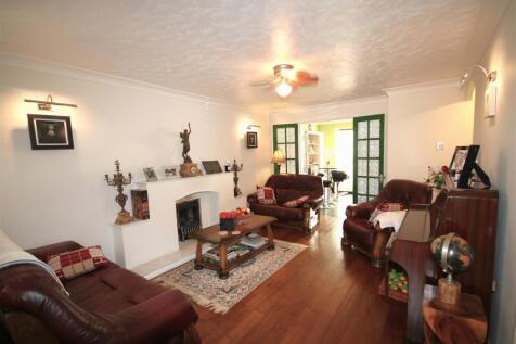 Living Room a.JPG