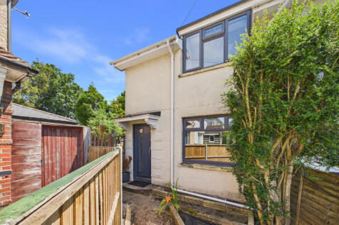 3 Bedroom End Terrace House For Sale