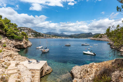 Luxury villa with private access to the sea in Port Andratx