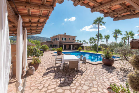 Tradicional rustic house