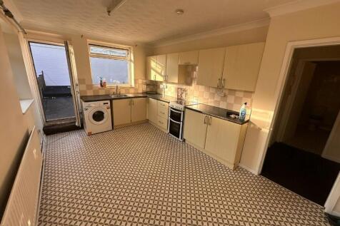Ennis Square, Redcar, North Yorkshire, TS10 photo 5
