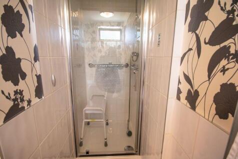 Family bathroom (Ground Floor)