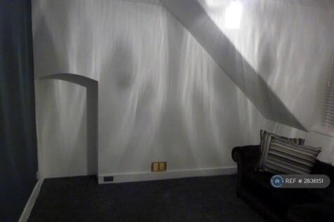 Lounge With Feature Alcove