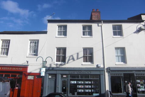 3-bed flat on Flat 1, 21 Clemens Street, Leamington Spa, £2,025/mo