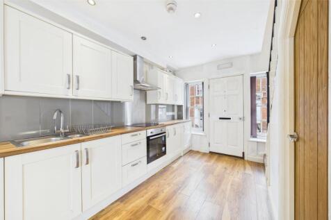 Kitchen / Living Area