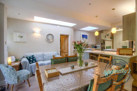 Kitchen dining room with cloakroom