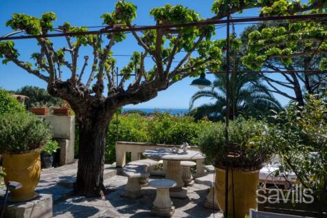 Property In A Privileged And Idyllic Environment