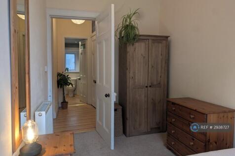 Bedroom: Rustic Style Wardrobe