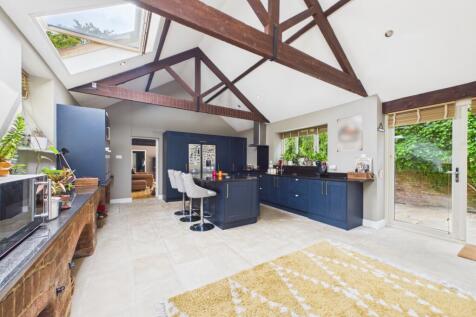 EweMove - Spalding -  Beeches - Open Plan Kitchen 
