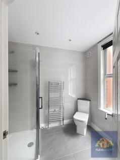 14 Gordon Street, Southport photo 4