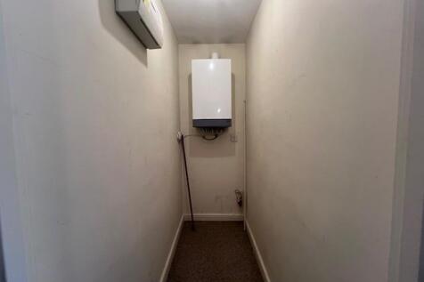 3 8 Hickling Close hallway cupboard.jpg