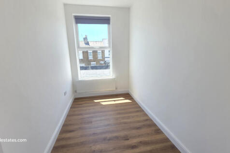 FRONT BEDROOM