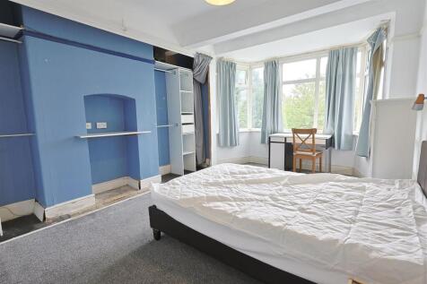 4-bed flat on Valley View, Jesmond, Newcastle Upon Tyne , NE2 2JS, £2,409/mo
