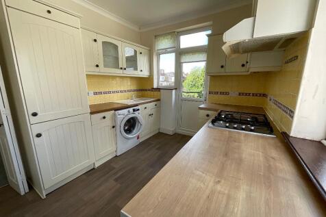 KITCHEN 10'9 x 8'5