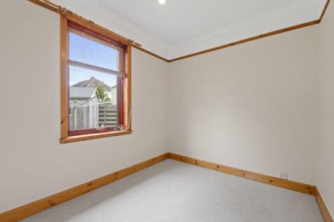 3 bed, 1 bath Semi-Detached Bungalow in Leeds - Photo 8