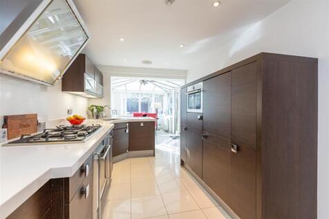 5, Tilekiln Close, Waltham Cross, Herts, EN7 5RE-1