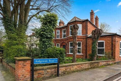 London, SE13 - property photo