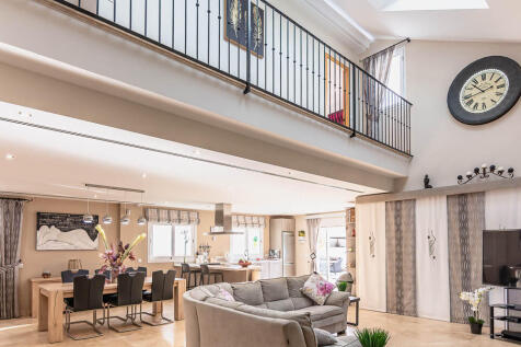 Lounge to mezzanine