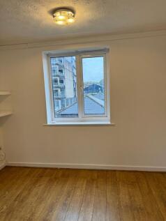 Bright, freshly painted single bedroom with woo...