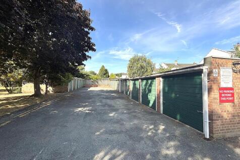 COMMUNAL GROUNDS, PARKING &amp; GARAGEarage