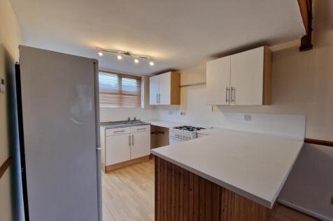 Dean Court, Perton, WV6 photo 5