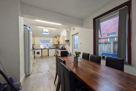 Harlaxton Drive, Nottingham photo 4
