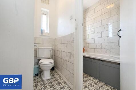 Corbets Tey Road, Upminster, RM14 photo 5