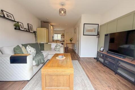 OPEN PLAN KITCHEN, DINING AND LIVING ROOM
