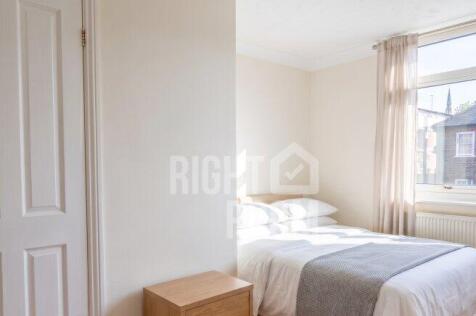 room-4-71-seyssel-street-e14-3eh-1066319