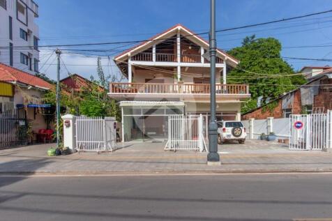 URGENT SALE 6 Bedroom Villa For Sale -  Svay Dangkum, Siem Reap