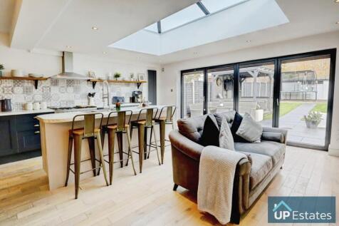 Kitchen/ Dining Room