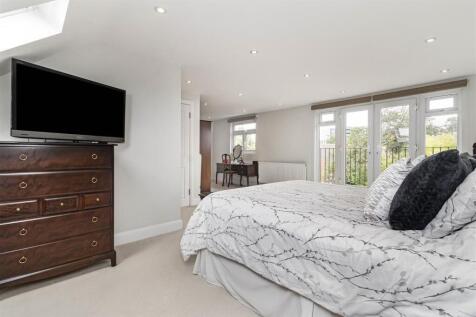 BEDROOM 1 (LOFT) PIC 2