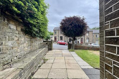 EXTERNAL FRONT AND DRIVEWAY