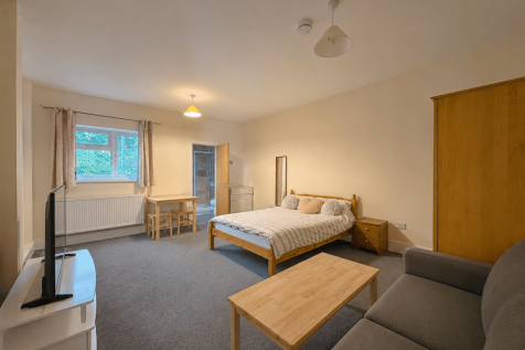 Ensuite Double Room - 450 London Road