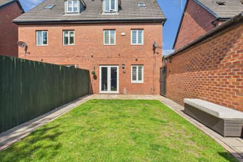 CAM03729G0-PR0041-STILL013