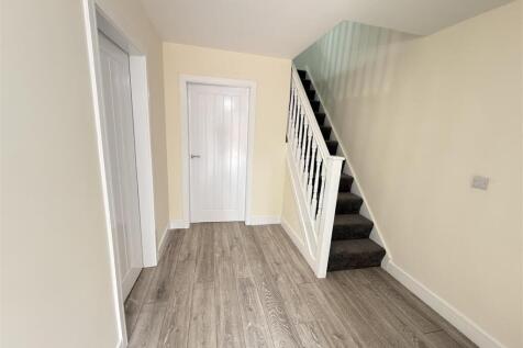 4 bed semi-detached house for rent in Woodwards Road, Walsall