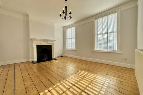 2 Bedroom Flat for Rent in N21