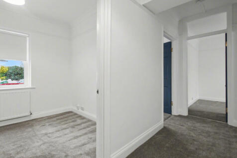 9.HALLWAY.JPG