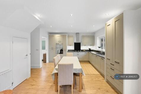 Kitchen / Dining Area