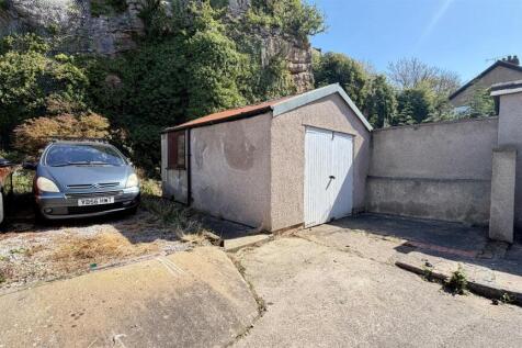 GARAGE (In poor condition)