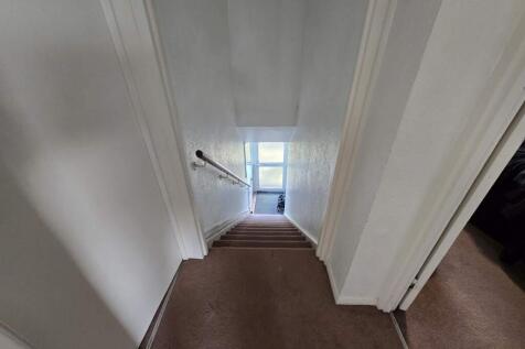 Bramley Close, London, N14 photo 5