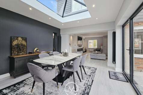 Stunning Three Bedroom Detached House