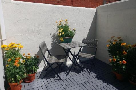 32a York Road garden2.jpg
