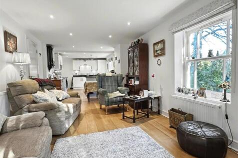 OPEN PLAN LIVING AREA