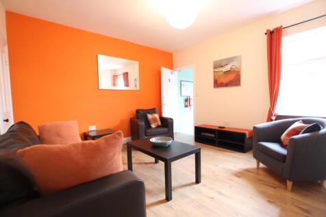 Available Sept 2027 - 4  Rooms - Comer Road photo 3